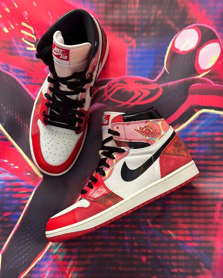 Air Jordan 1 High OG “Spider-Man: Across the Spider-Verse” Glow in Dark