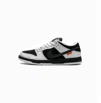 NIKE “SB DUNK TIGHTBOOTH”