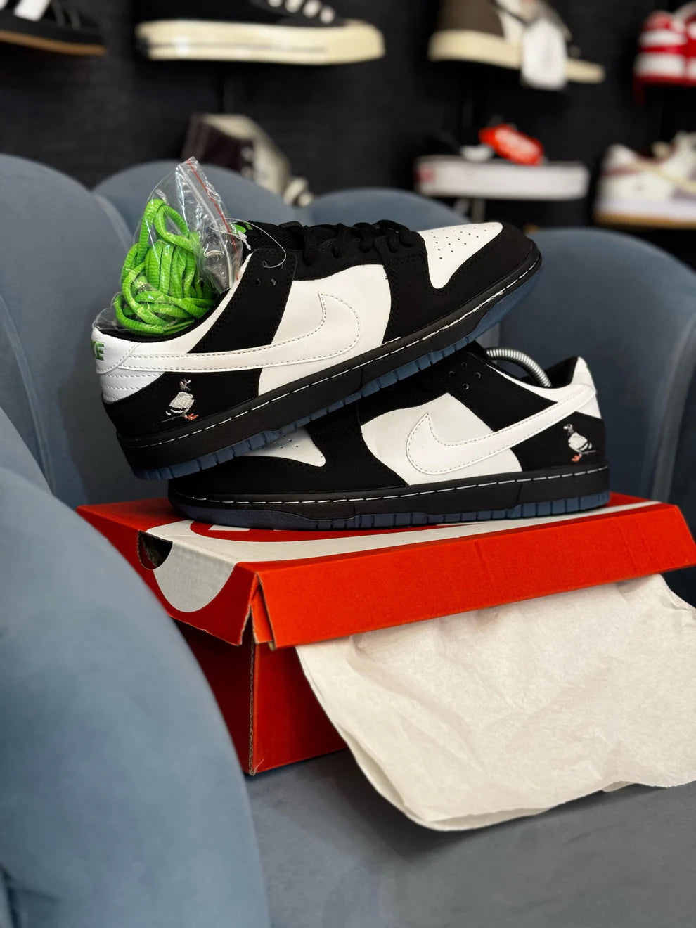 NIKE ''SB DUNK NYC PIGEON PANDA''