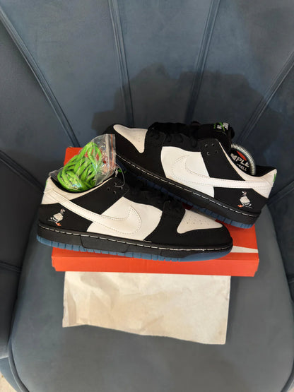 NIKE ''SB DUNK NYC PIGEON PANDA''
