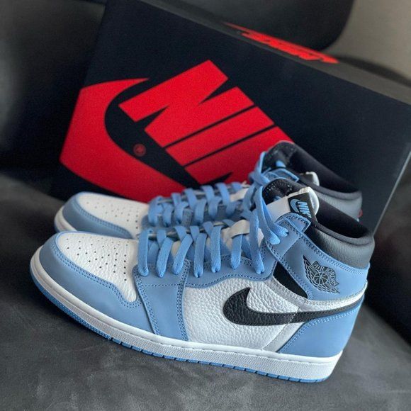Air Jordan 1 Retro High OG 'University Blue'