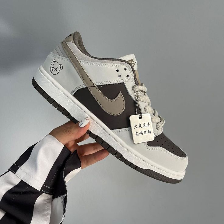 NIKE “SB DUNK OTOMO KOTSUHIRO D BRN”